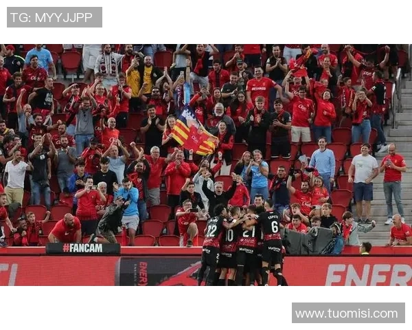 巴萨逆袭击败皇马,升至西甲积分榜第三位置